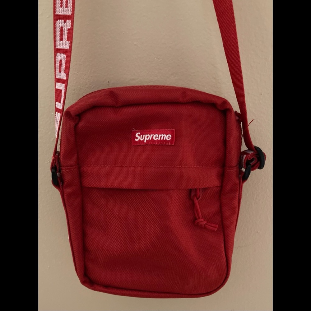 Supreme NY SS18 red rare shoulder/crossbody bag